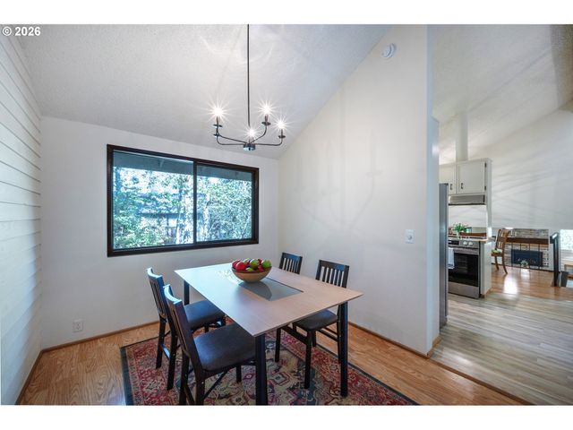 2867 Timberline Dr, Eugene, OR 97405