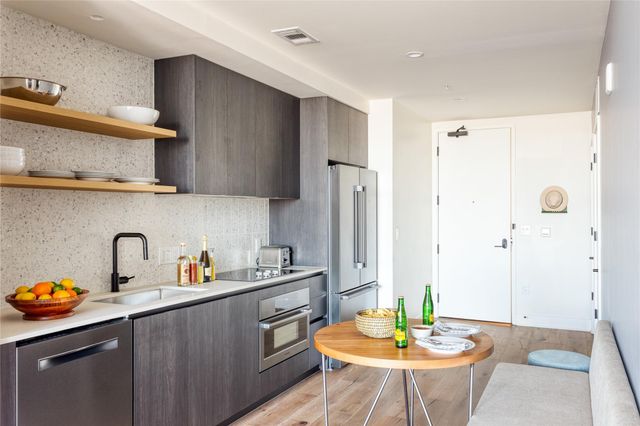 48 East Ave 2005, Austin, TX 78701