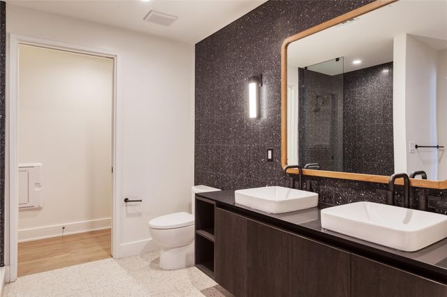 48 East Ave 2005, Austin, TX 78701