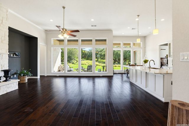1131 Spanish Trl, New Braunfels, TX 78132