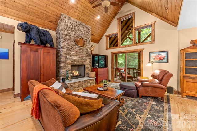 129 Nodatsi Court, Brevard, NC 28712