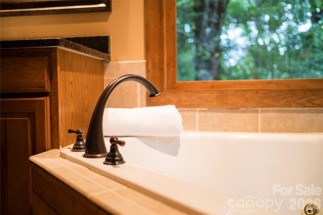 129 Nodatsi Court, Brevard, NC 28712