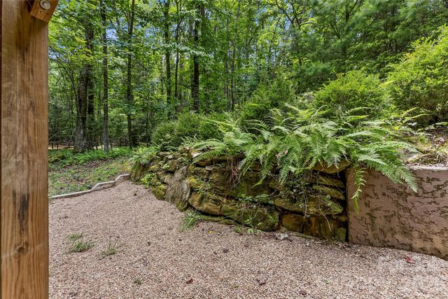 129 Nodatsi Court, Brevard, NC 28712