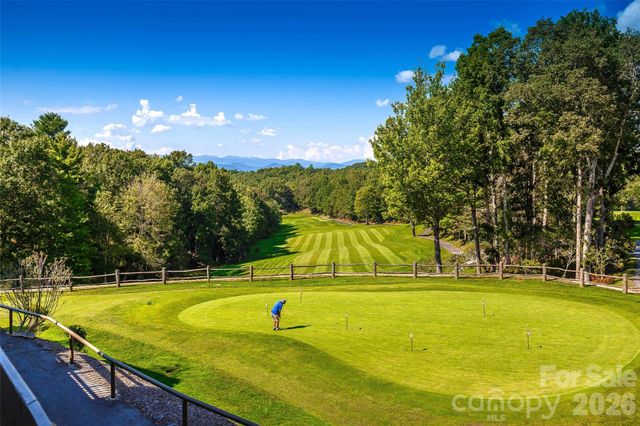 129 Nodatsi Court, Brevard, NC 28712
