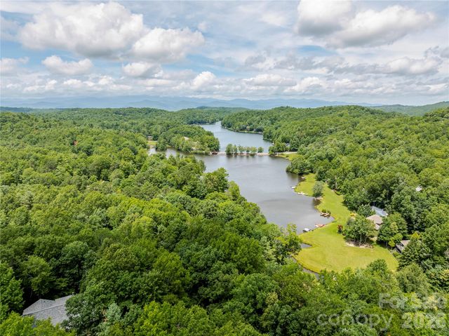 129 Nodatsi Court, Brevard, NC 28712