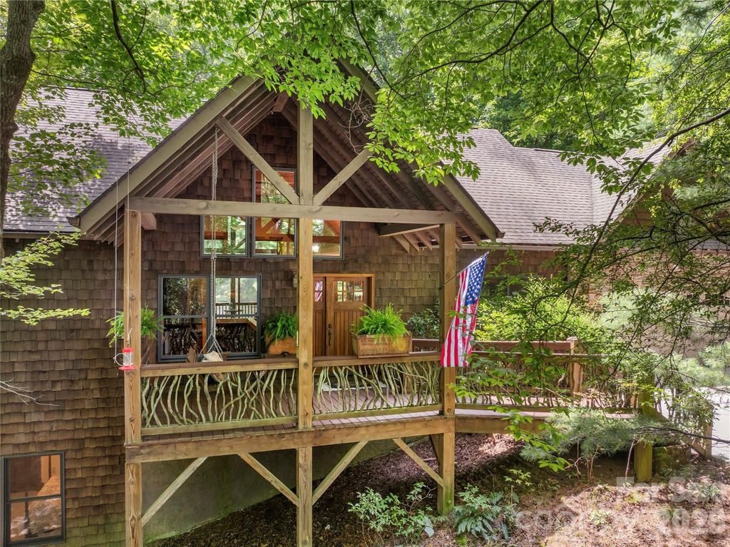 129 Nodatsi Court, Brevard, NC 28712