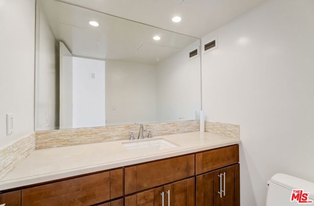 1100 Alta Loma Road 804, West Hollywood, CA 90069