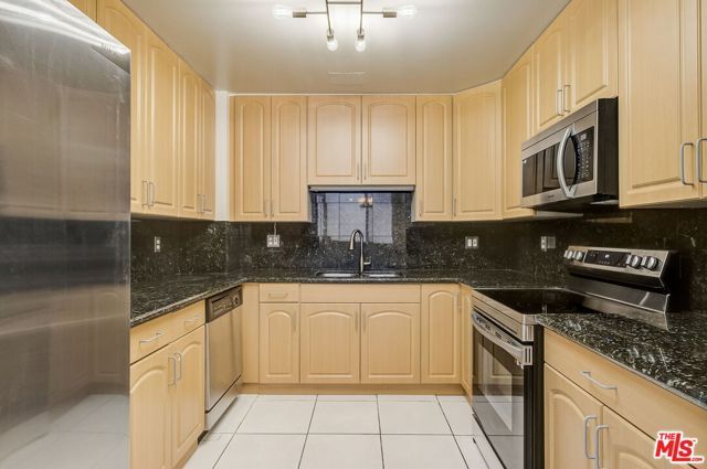 1100 Alta Loma Road 804, West Hollywood, CA 90069