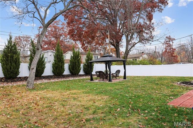 11655 Holly Springs Drive, St Louis, MO 63146