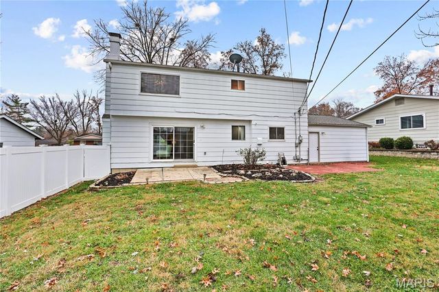 11655 Holly Springs Drive, St Louis, MO 63146