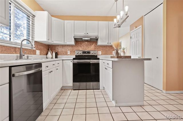 11655 Holly Springs Drive, St Louis, MO 63146