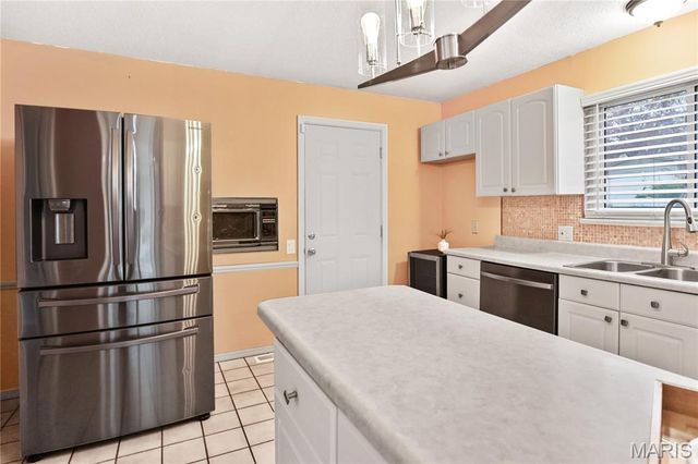 11655 Holly Springs Drive, St Louis, MO 63146