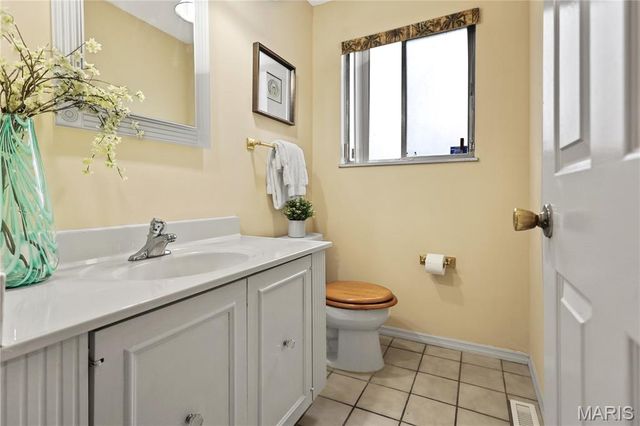 11655 Holly Springs Drive, St Louis, MO 63146