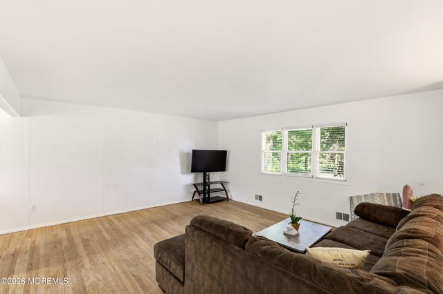 59 Sunnyside Road, Howell, NJ 07731