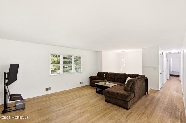 59 Sunnyside Road, Howell, NJ 07731