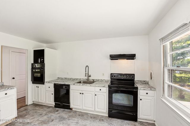 59 Sunnyside Road, Howell, NJ 07731