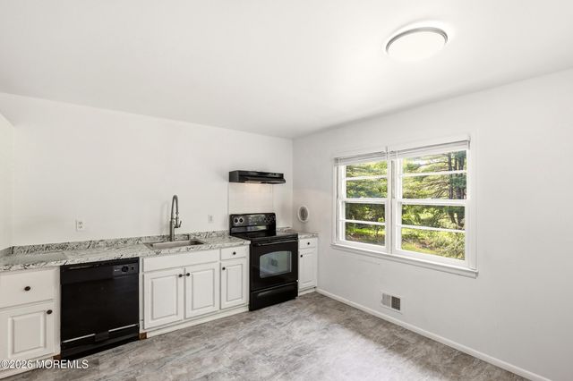 59 Sunnyside Road, Howell, NJ 07731