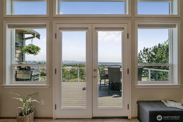 108 Glacier Peak Drive, Camano Island, WA 98282