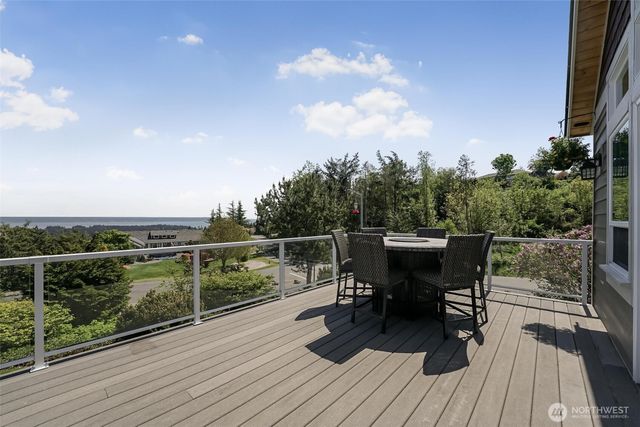 108 Glacier Peak Drive, Camano Island, WA 98282