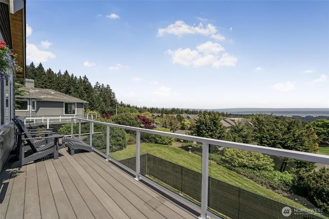 108 Glacier Peak Drive, Camano Island, WA 98282