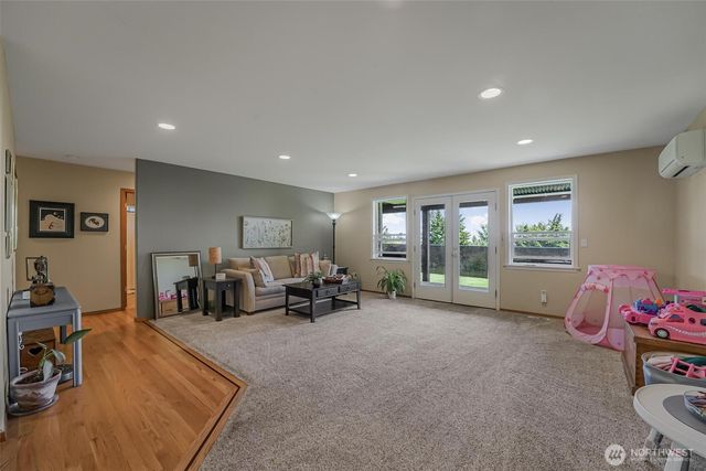 108 Glacier Peak Drive, Camano Island, WA 98282