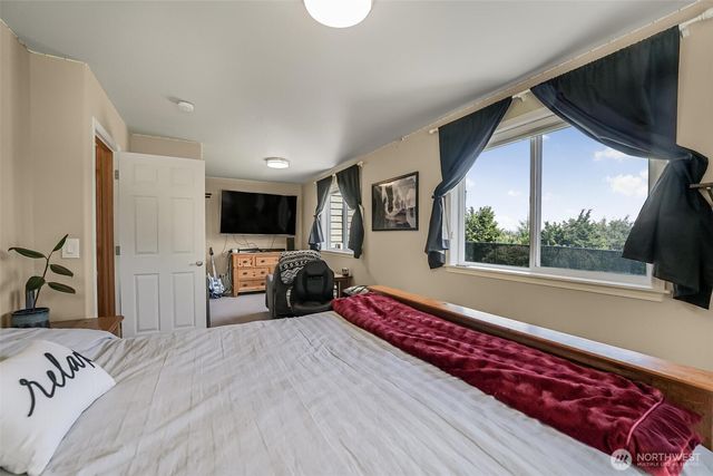 108 Glacier Peak Drive, Camano Island, WA 98282