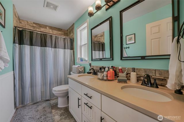 108 Glacier Peak Drive, Camano Island, WA 98282