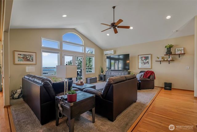 108 Glacier Peak Drive, Camano Island, WA 98282
