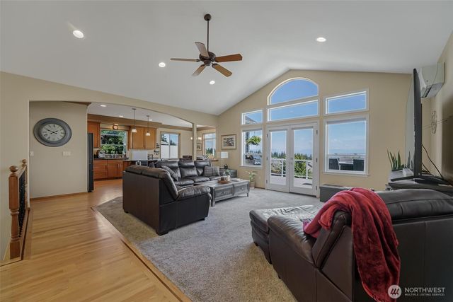 108 Glacier Peak Drive, Camano Island, WA 98282