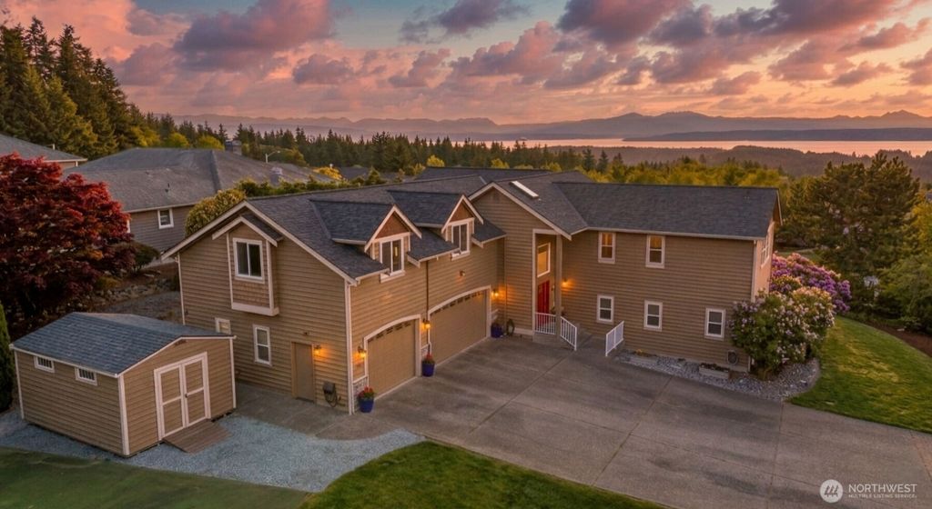 108 Glacier Peak Drive, Camano Island, WA 98282