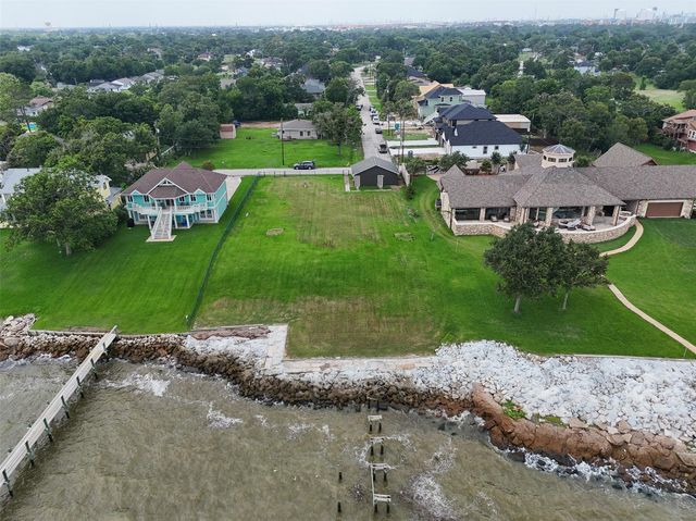 1714 Roscoe Street, La Porte, TX 77571