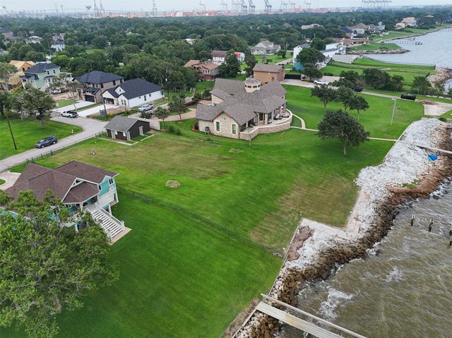 1714 Roscoe Street, La Porte, TX 77571