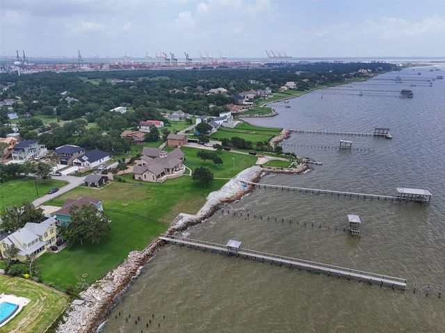 1714 Roscoe Street, La Porte, TX 77571