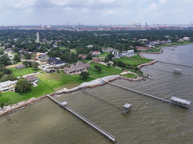 1714 Roscoe Street, La Porte, TX 77571