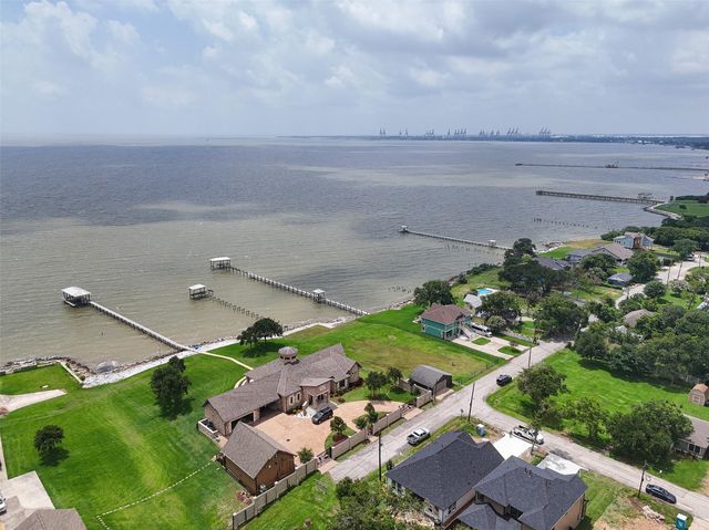 1714 Roscoe Street, La Porte, TX 77571