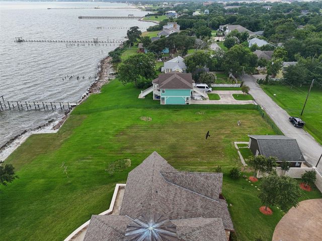 1714 Roscoe Street, La Porte, TX 77571