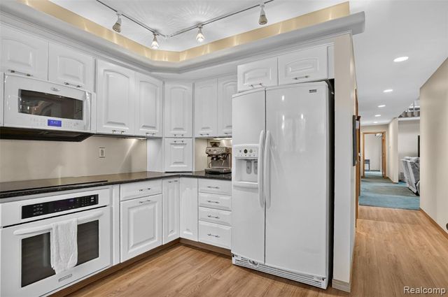 7772 Athlone Drive, Brighton, MI 48116