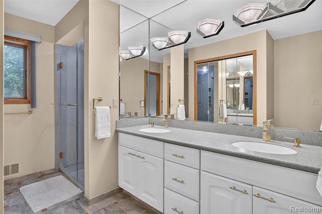 7772 Athlone Drive, Brighton, MI 48116