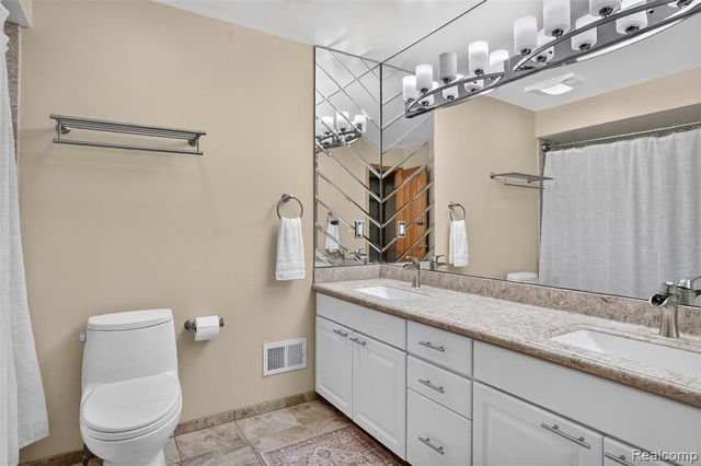 7772 Athlone Drive, Brighton, MI 48116