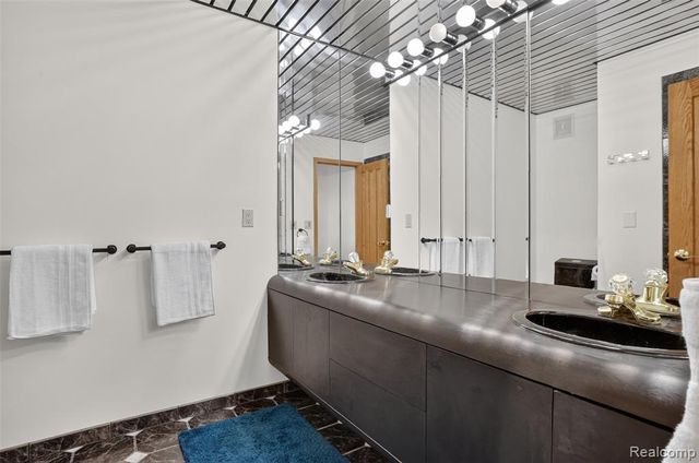 7772 Athlone Drive, Brighton, MI 48116