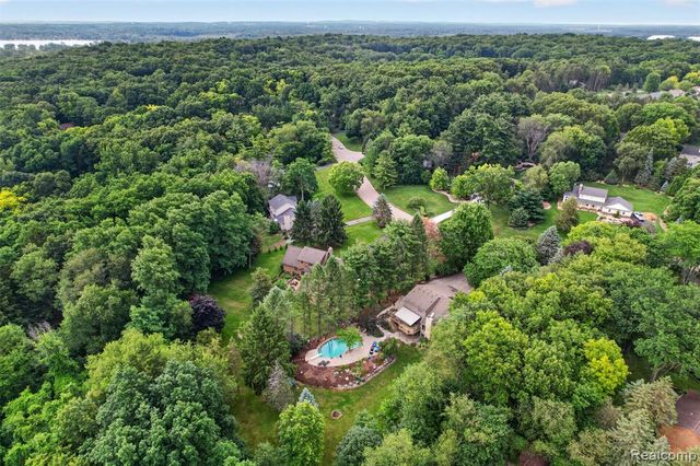 7772 Athlone Drive, Brighton, MI 48116