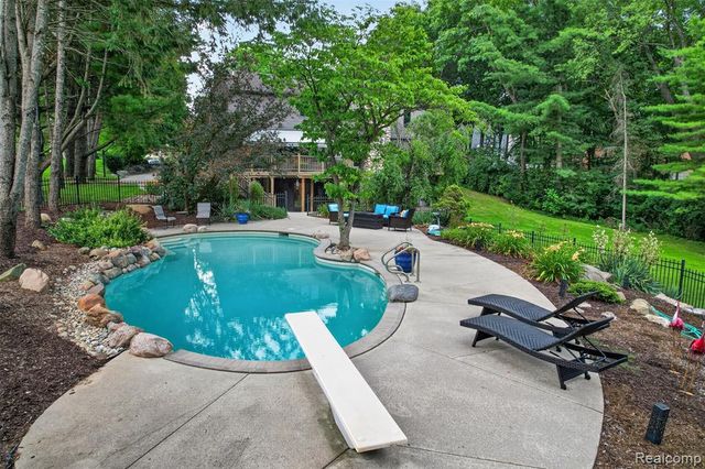 7772 Athlone Drive, Brighton, MI 48116