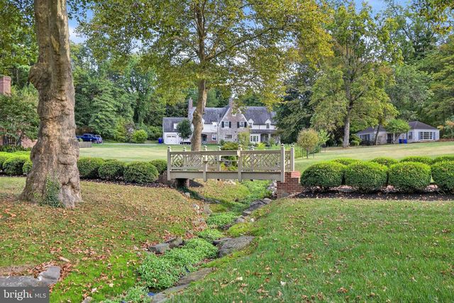 1101 SMALLBROOK LN, York, PA 17403