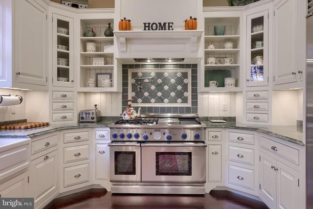 1101 SMALLBROOK LN, York, PA 17403