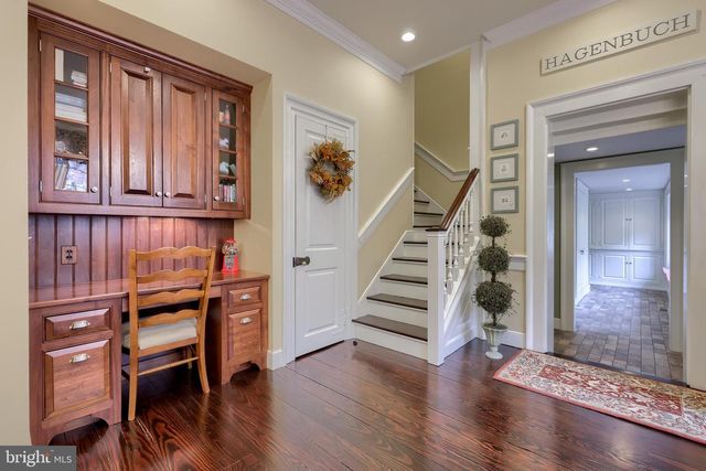 1101 SMALLBROOK LN, York, PA 17403