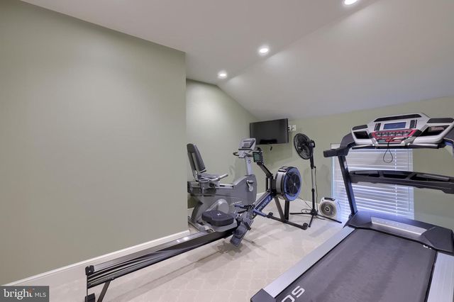 1101 SMALLBROOK LN, York, PA 17403