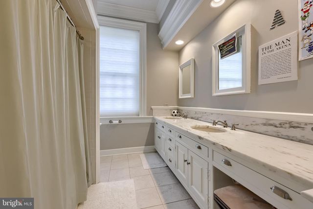 1101 SMALLBROOK LN, York, PA 17403