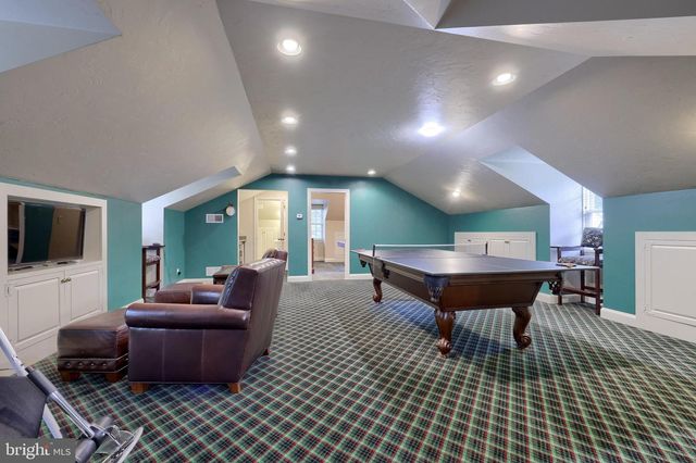 1101 SMALLBROOK LN, York, PA 17403