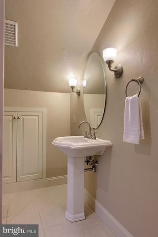 1101 SMALLBROOK LN, York, PA 17403