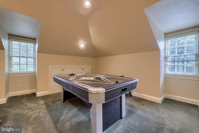 1101 SMALLBROOK LN, York, PA 17403